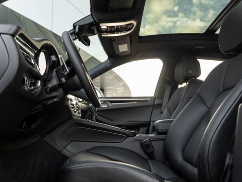 Certified 2026 Porsche Macan AWD/4WD image 24