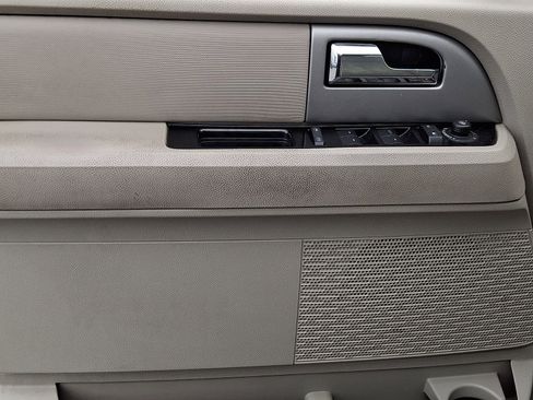 Used 2013 Ford Expedition Limited image 14