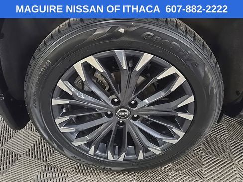 Used 2024 Nissan Rogue Platinum w/ Platinum Premium Package AWD/4WD image 14