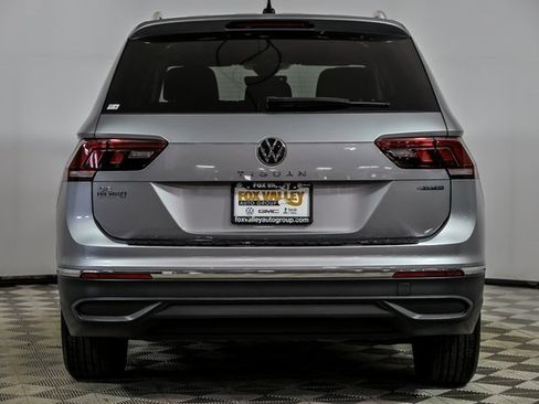 Certified 2024 Volkswagen Tiguan SE image 6