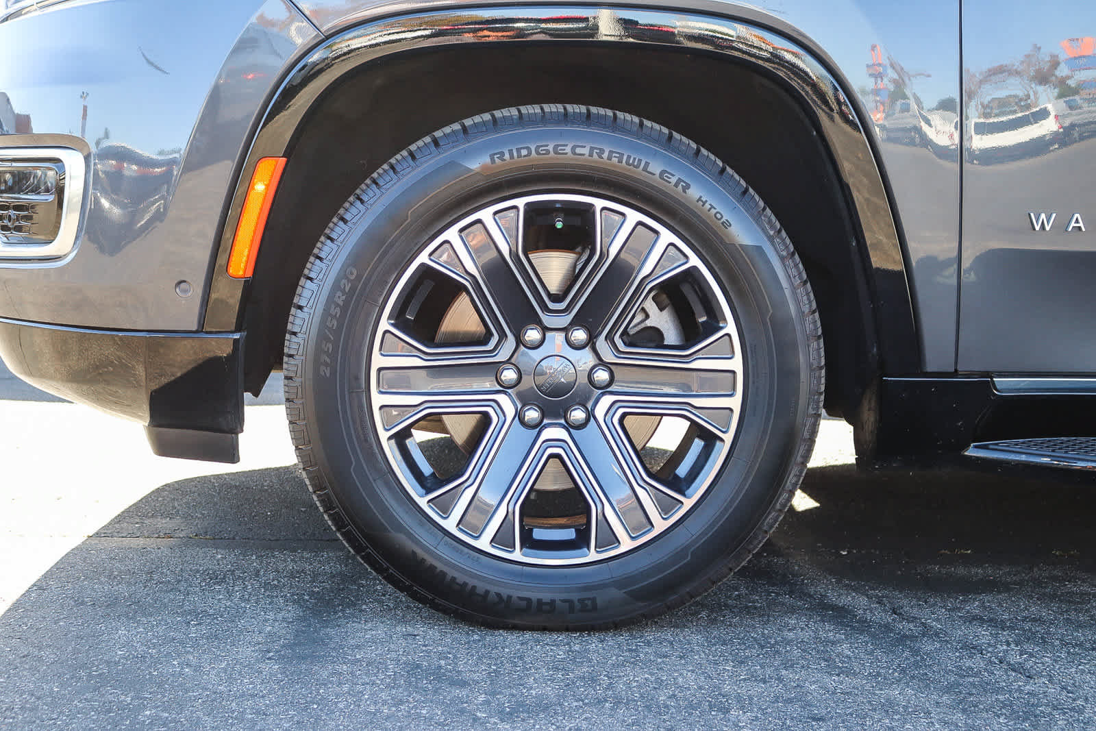Used 2024 Jeep Wagoneer L Series II RWD image 9