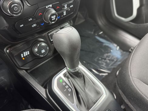 Used 2019 Jeep Renegade Sport w/ Sport Appearance Group image 29