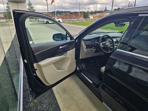 Certified 2022 Cadillac XT4 Premium Luxury w/ Technology Package image 18