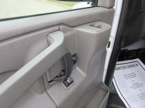 Used 2017 Chevrolet Express 2500 RWD image 29