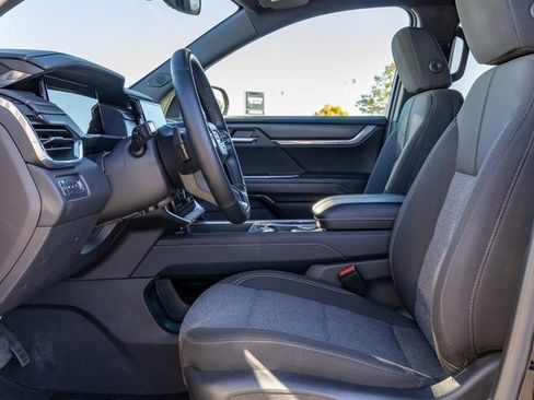 Used 2025 GMC Acadia Elevation image 6