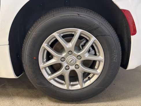 New 2026 Chrysler Pacifica Select FWD image 11