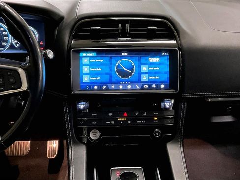 Used 2017 Jaguar F-PACE S image 7