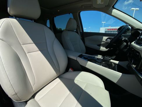 Used 2023 Nissan Rogue SL w/ SL Premium Package AWD/4WD image 15