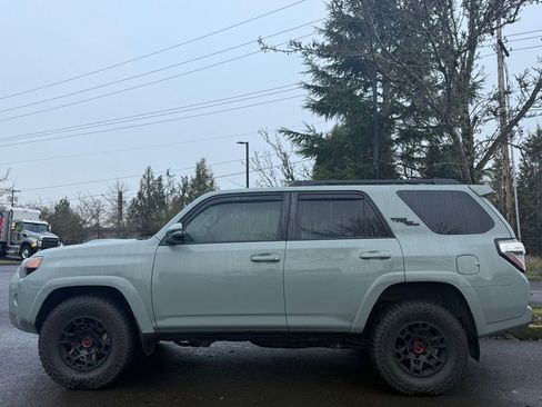 Certified 2022 Toyota 4Runner TRD Off-Road Premium image 2