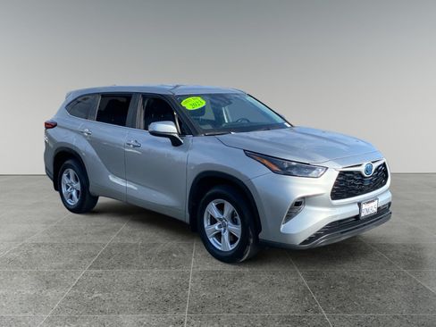 Used 2023 Toyota Highlander LE AWD/4WD image 7