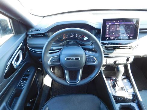 Used 2023 Jeep Compass Trailhawk image 14