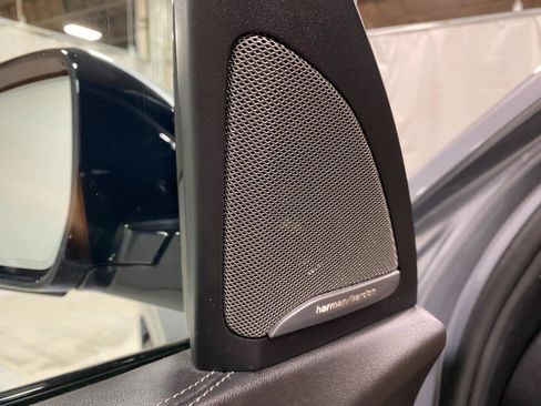 Certified 2024 BMW X7 xDrive40i w/ M Sport Package image 3