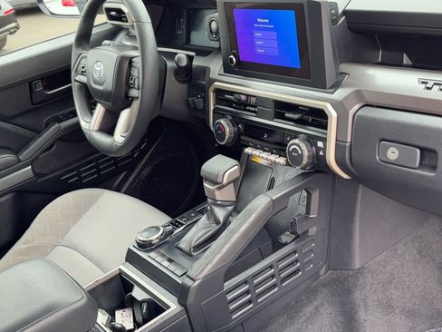 Certified 2025 Toyota Tacoma SR5 image 12