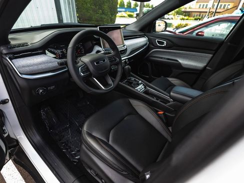 New 2024 Jeep Compass Latitude w/ Sun and Sound Group image 17