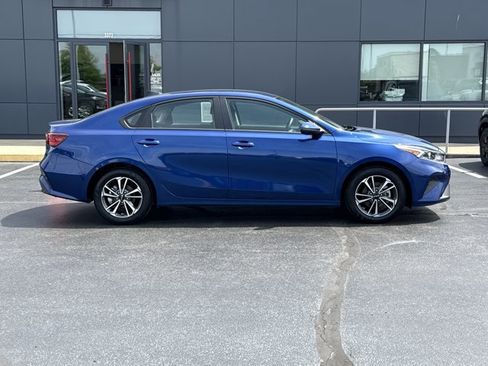Used 2024 Kia Forte LXS w/ LXS Technology Package FWD image 2