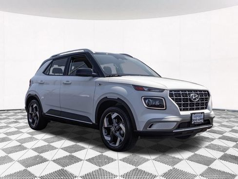 Certified 2025 Hyundai Venue Limited FWD image 12