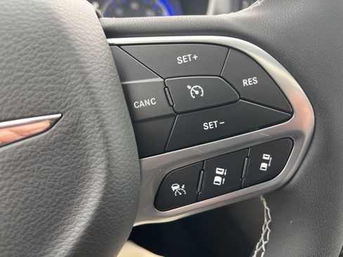 New 2026 Chrysler Pacifica Select image 17