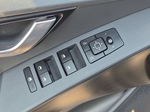 Used 2025 Kia Niro LX FWD image 13