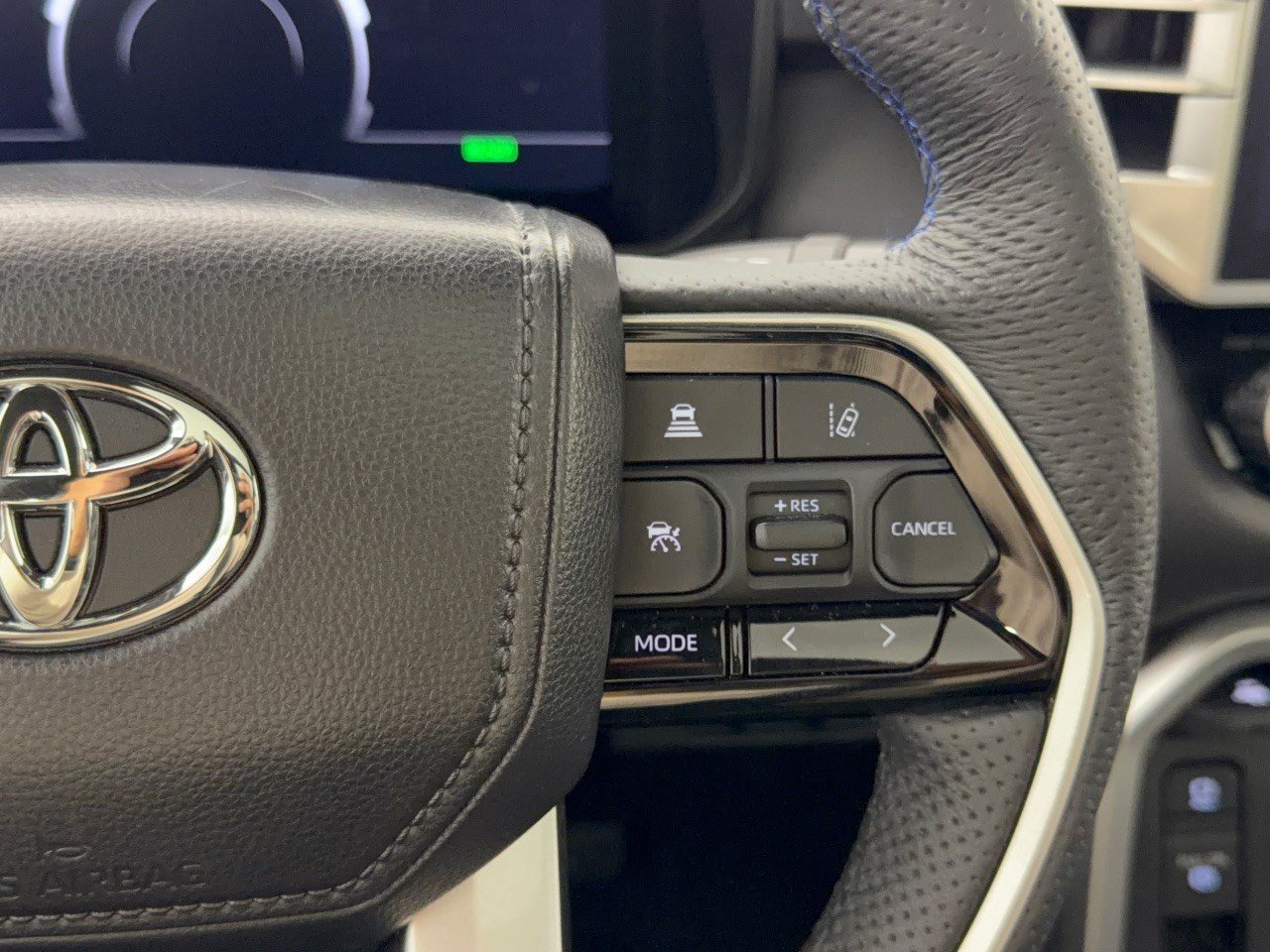Used 2025 Toyota Sequoia Capstone AWD/4WD image 19