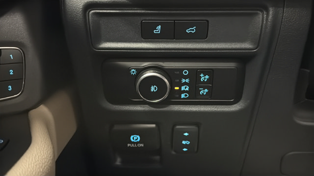 Used 2024 Ford Expedition Limited AWD/4WD image 33