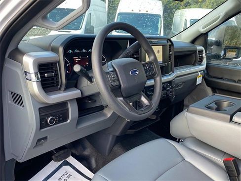 New 2025 Ford F550 4x4 Regular Cab Super Duty image 6