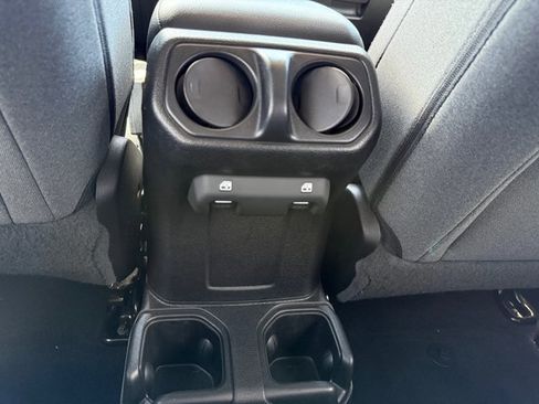 Used 2025 Jeep Wrangler Unlimited Sport AWD/4WD image 31