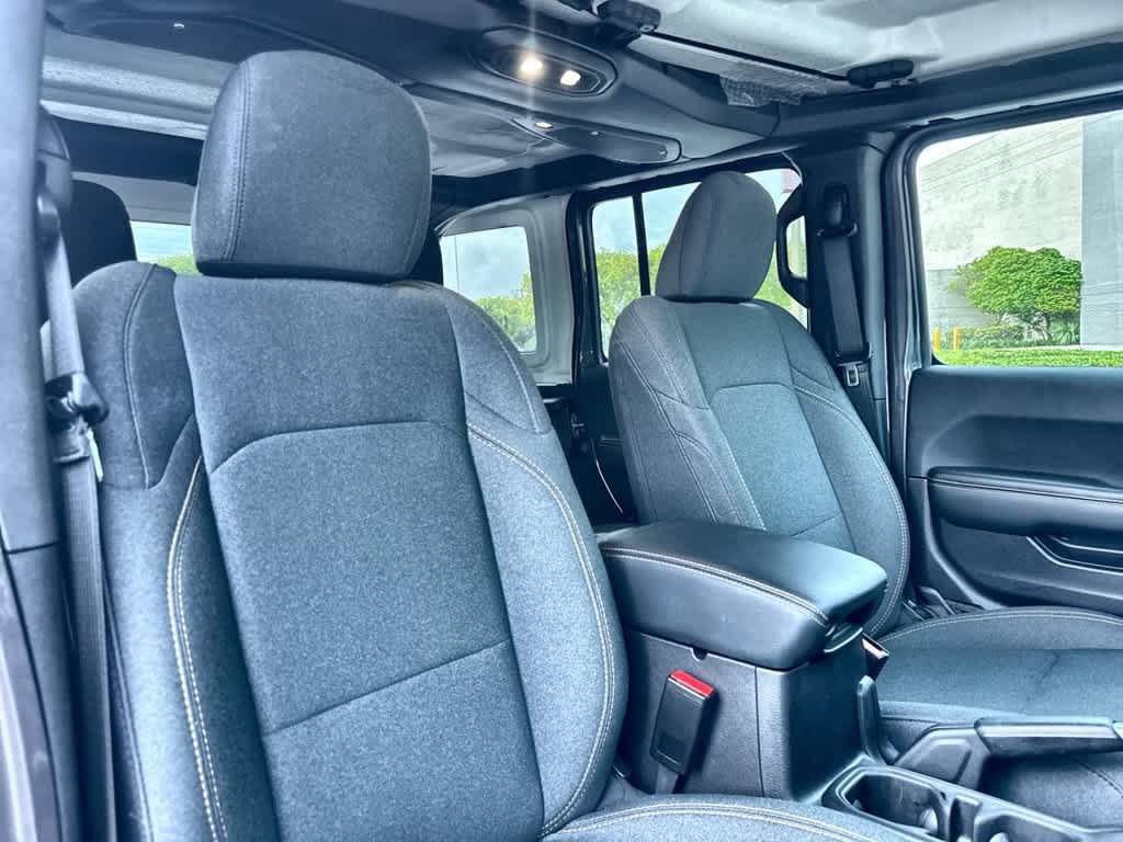 Used 2026 Jeep Wrangler Unlimited Sahara AWD/4WD image 27