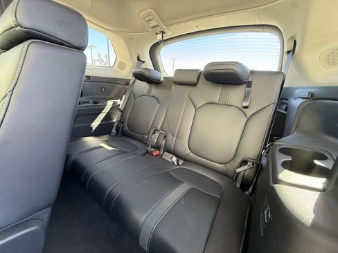 Used 2023 Honda Pilot Touring image 9