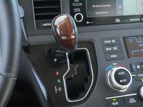 Used 2020 Toyota Sienna Limited Premium AWD/4WD image 24