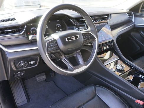 Used 2023 Jeep Grand Cherokee L Limited w/ Luxury Tech Group II image 17