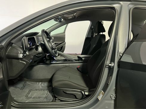 Used 2024 Hyundai Elantra SE FWD image 20