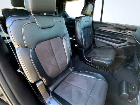 Used 2024 Jeep Grand Cherokee L Altitude image 27