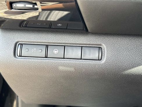 Certified 2024 Nissan Pathfinder SV w/ Black Appearance Package FWD image 31
