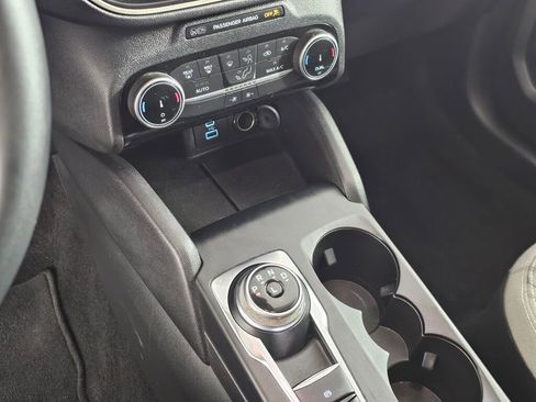 Used 2022 Ford Escape SE w/ SE Sport Appearance Package image 28