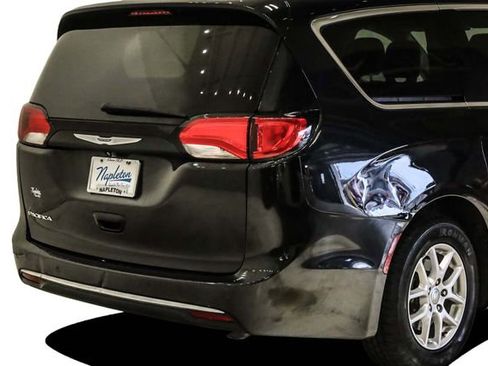 Used 2020 Chrysler Pacifica Touring-L image 7