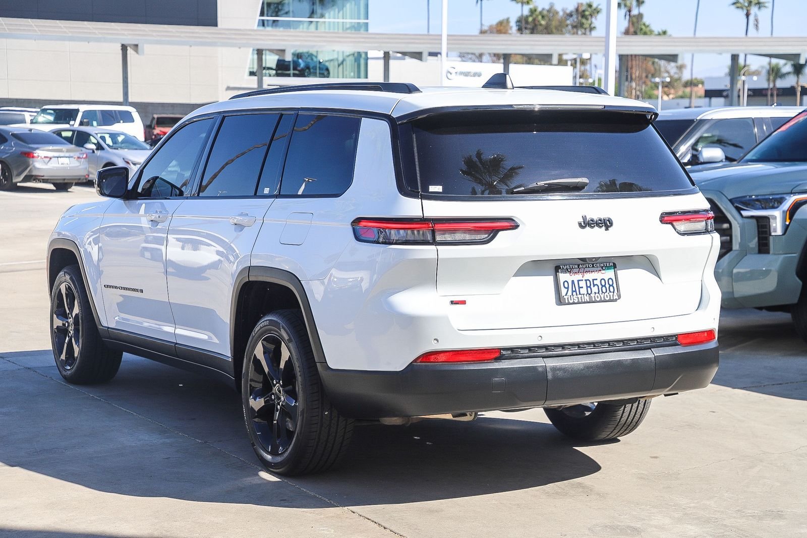 Used 2022 Jeep Grand Cherokee L Laredo RWD image 8