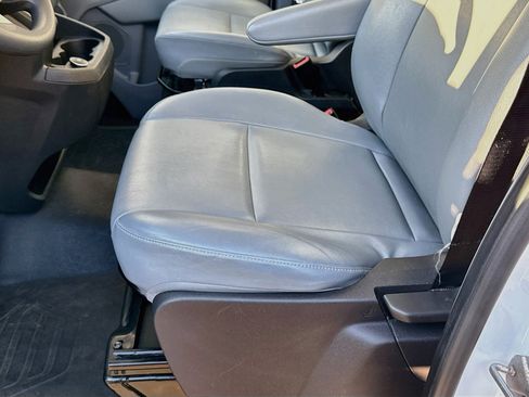 Used 2019 Ford Transit 250 130 Medium Roof RWD image 18