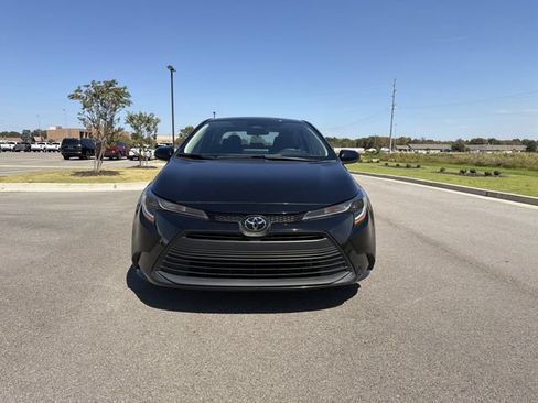 Used 2025 Toyota Corolla LE FWD image 8