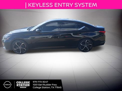 Used 2024 Nissan Altima 2.5 SR w/ SR Premium Package image 7