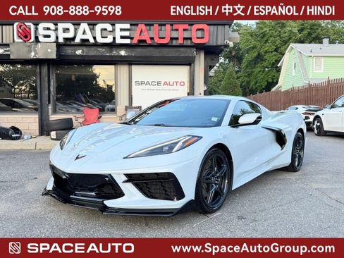 Used 2022 Chevrolet Corvette Stingray Preferred Cpe w/ Z51 Performance Package RWD image 1