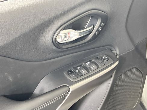 Used 2022 Jeep Cherokee Limited image 17