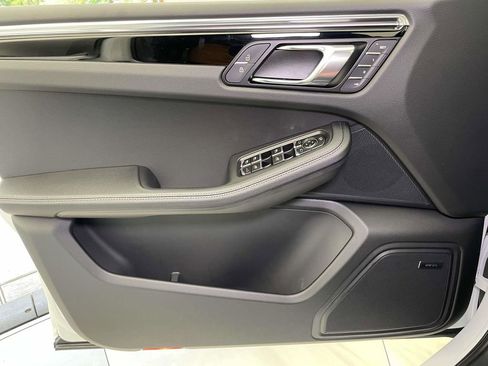 New 2026 Porsche Macan image 36