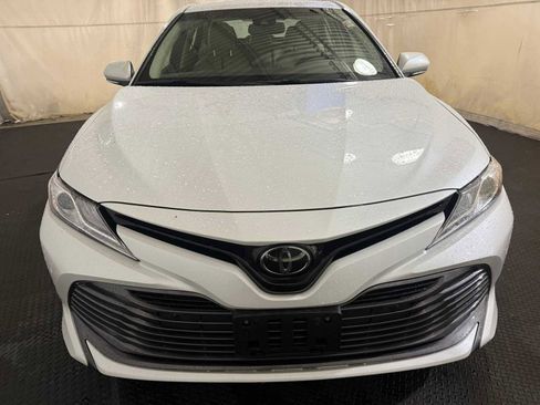 Certified 2018 Toyota Camry XLE image 3