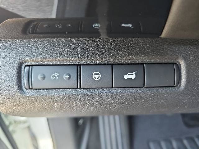 Used 2025 Nissan Pathfinder SV AWD/4WD image 24