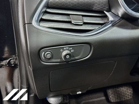Used 2017 Chevrolet Malibu LT FWD image 10