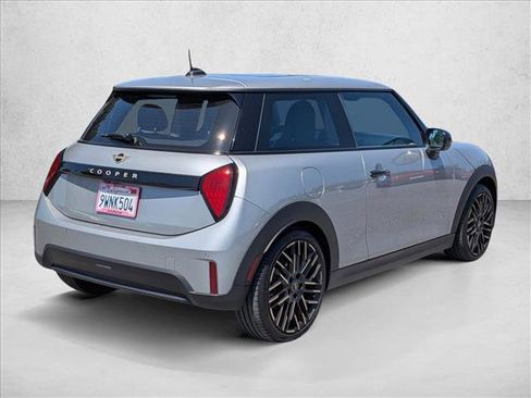 Used 2025 MINI Cooper 2-Door Hardtop FWD image 5