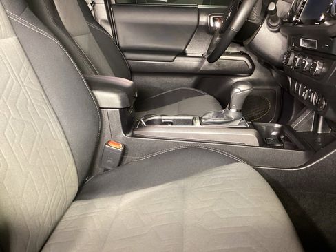 Used 2023 Toyota Tacoma TRD Off-Road image 4