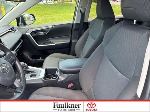 Used 2025 Toyota RAV4 XLE AWD/4WD image 30
