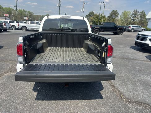 Used 2023 Toyota Tacoma TRD Sport w/ Technology Package image 9