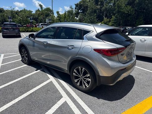 Used 2018 INFINITI QX30 Premium AWD/4WD image 8